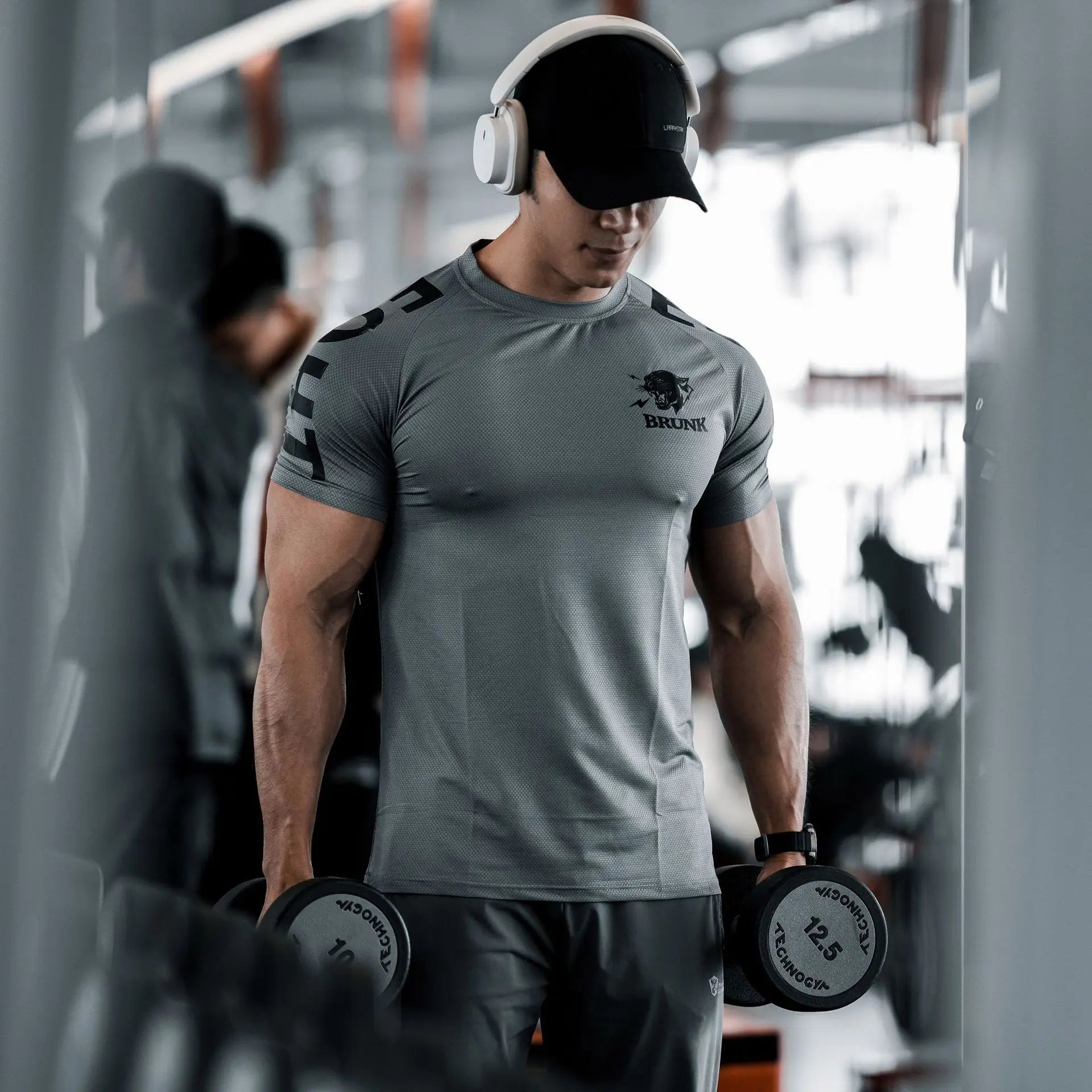 Fitness Sports Men T Shirt Training Muscle Breathable Tops Gym Exercise Short Sleeve Men Clothing 2025 Summer Quick Drying Tees